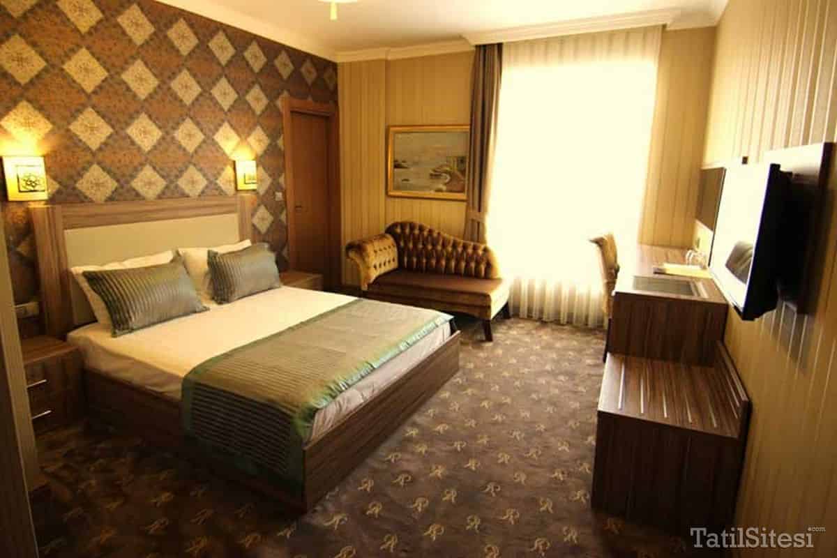 The Rise Aron Business Hotel